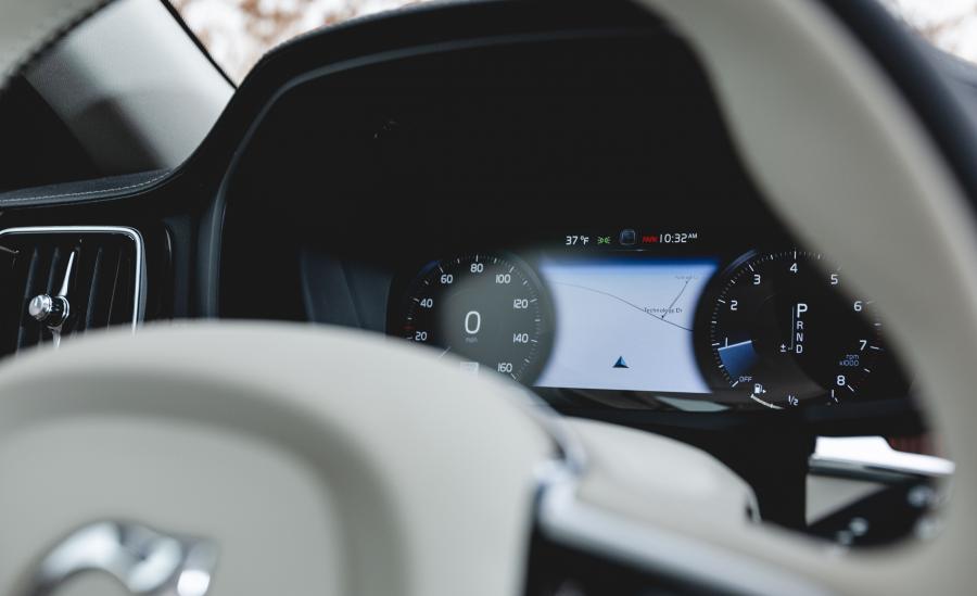 Панель приборов Volvo V60 T6 Inscription 2018 года  (NA) (фото 21 из 27)